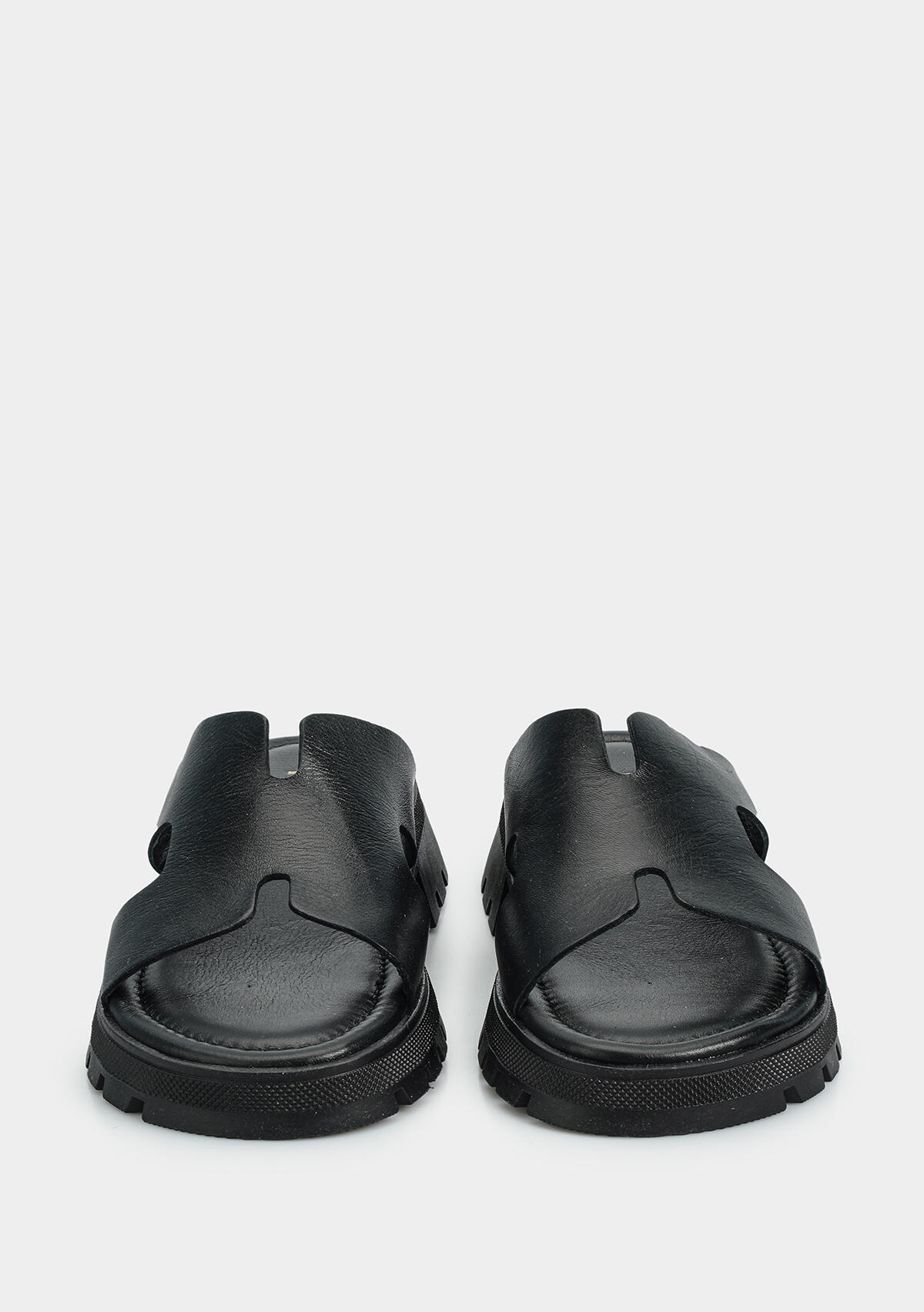 Siyah Deri Kadın Terlik