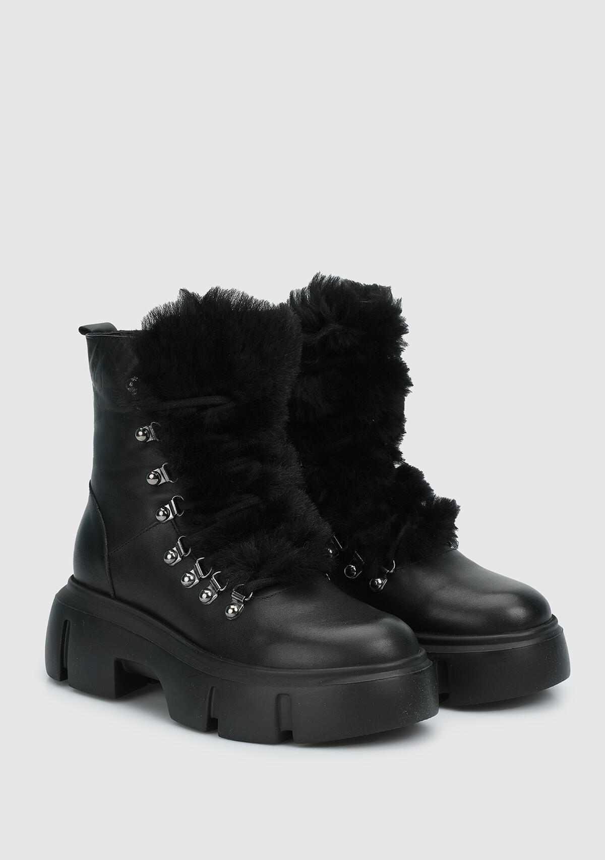 Siyah Deri Kadın Bot