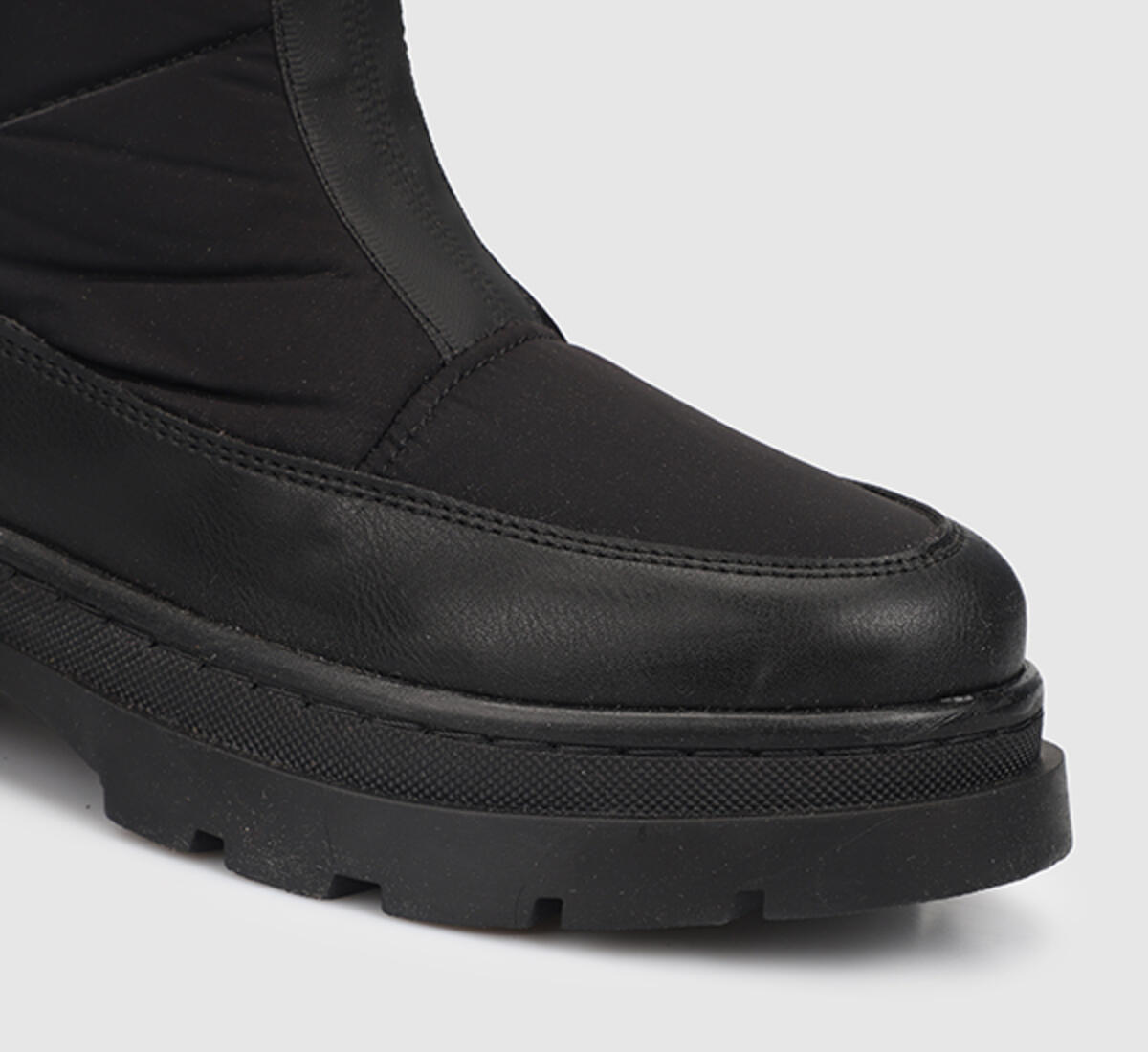 Siyah Kadın Asker Botu