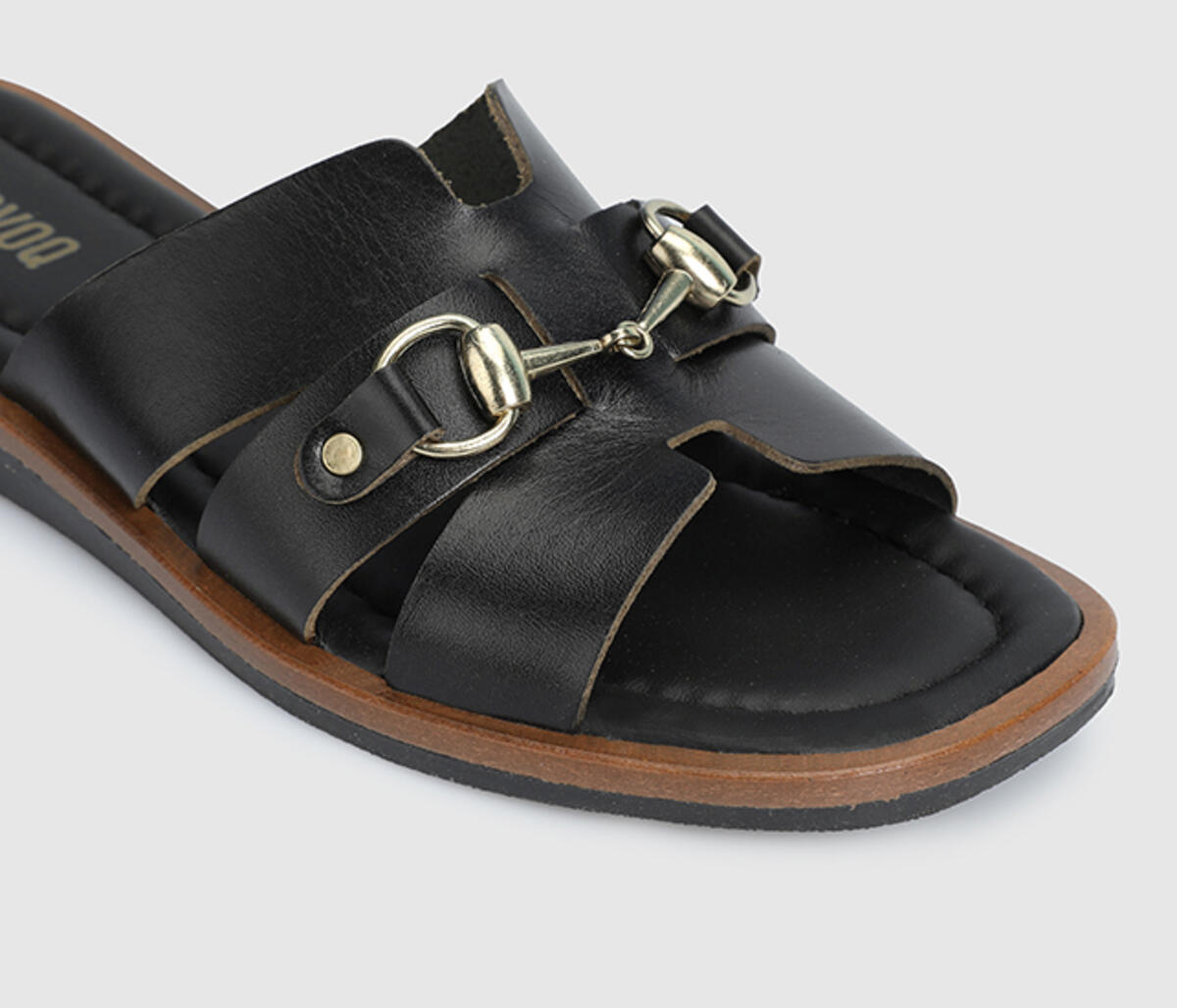 Siyah Deri Kadın Terlik