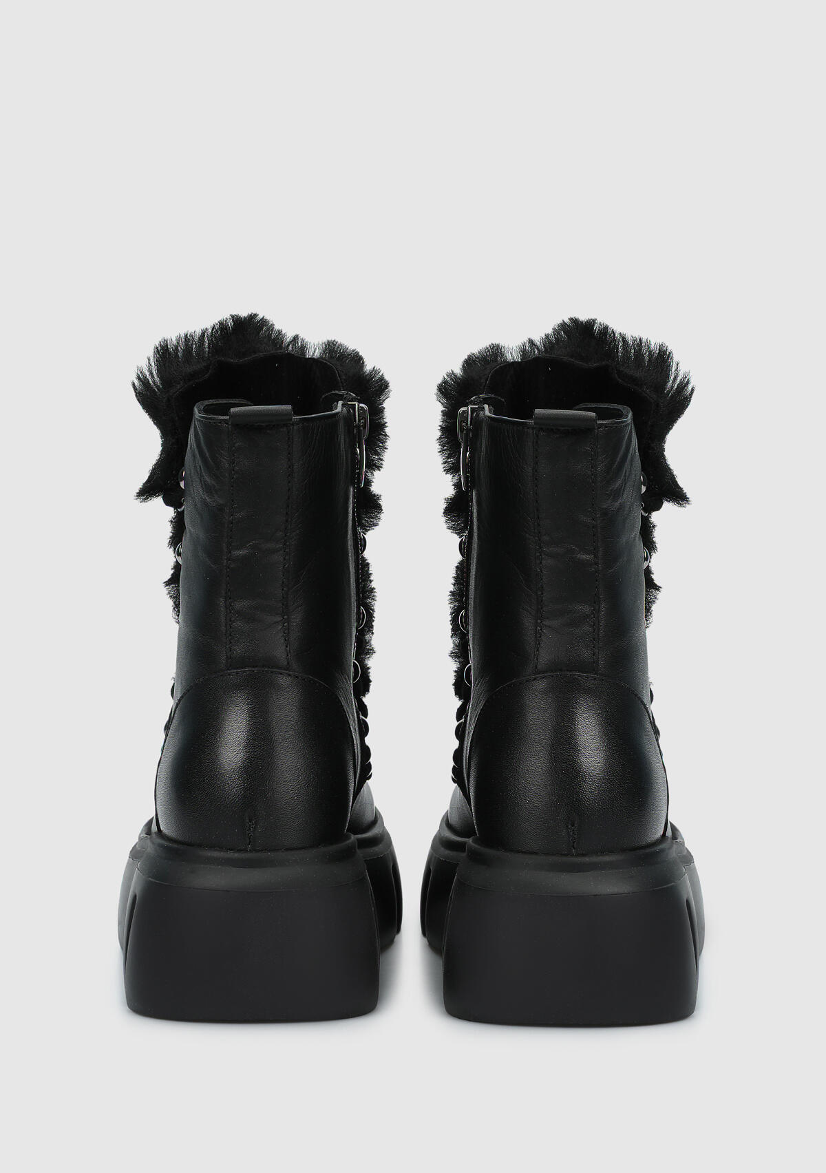 Siyah Deri Kadın Bot