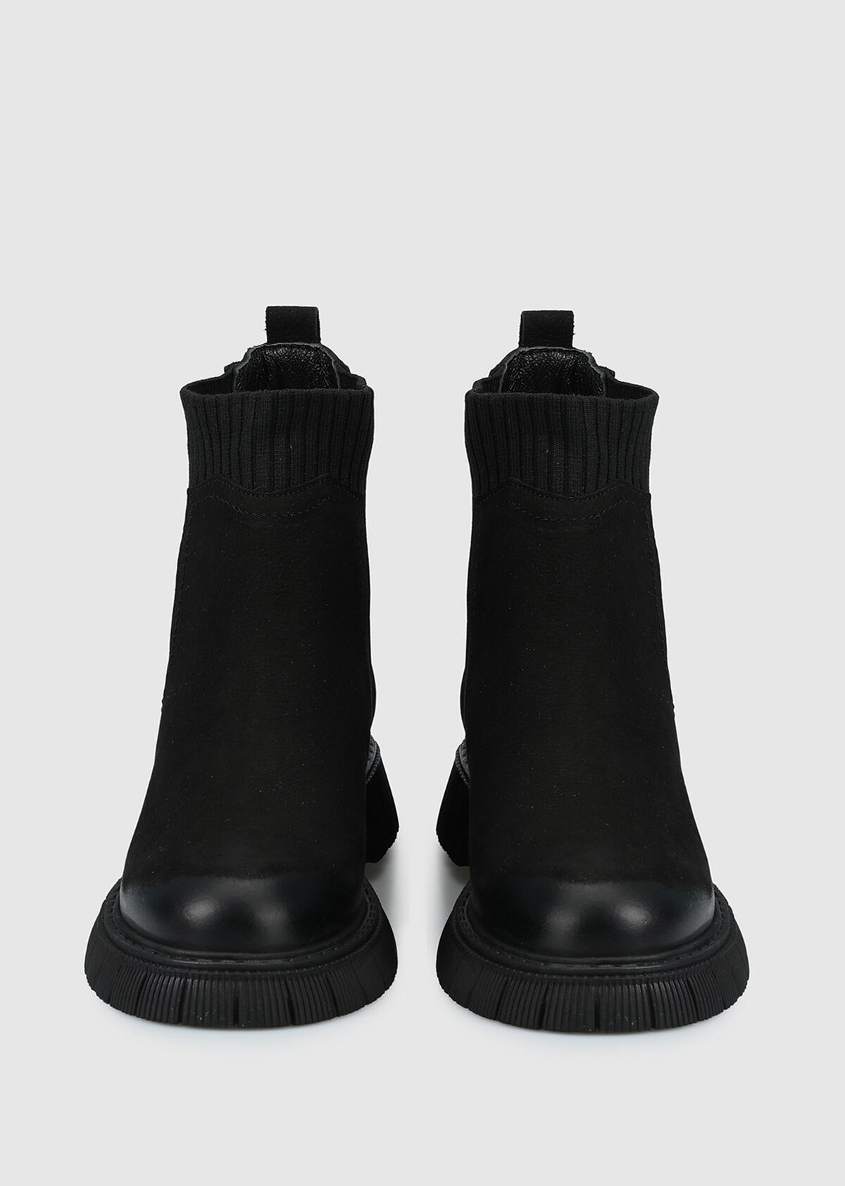 Siyah Deri Kadın Bot