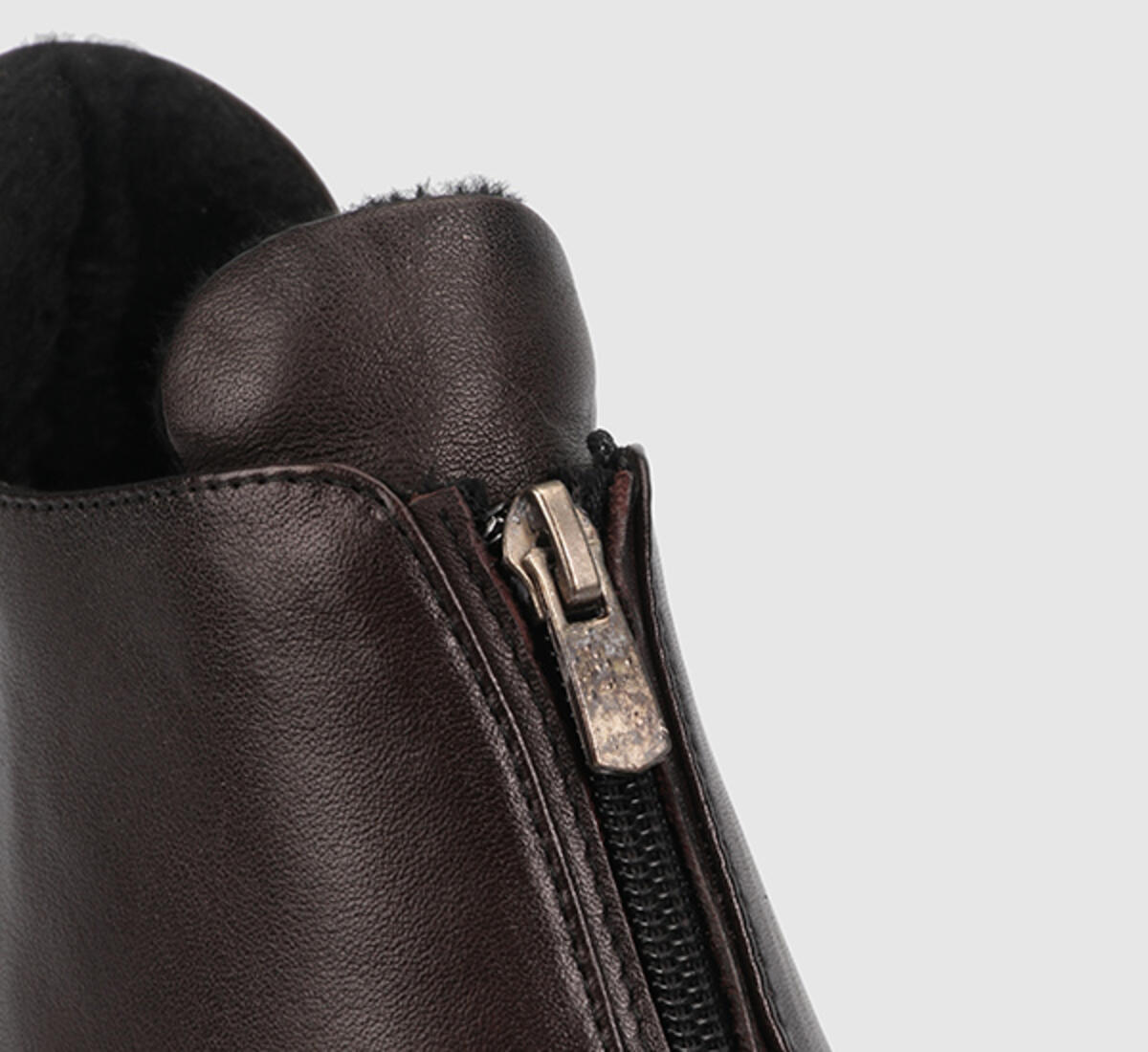 Kahve Deri Kadın Bot