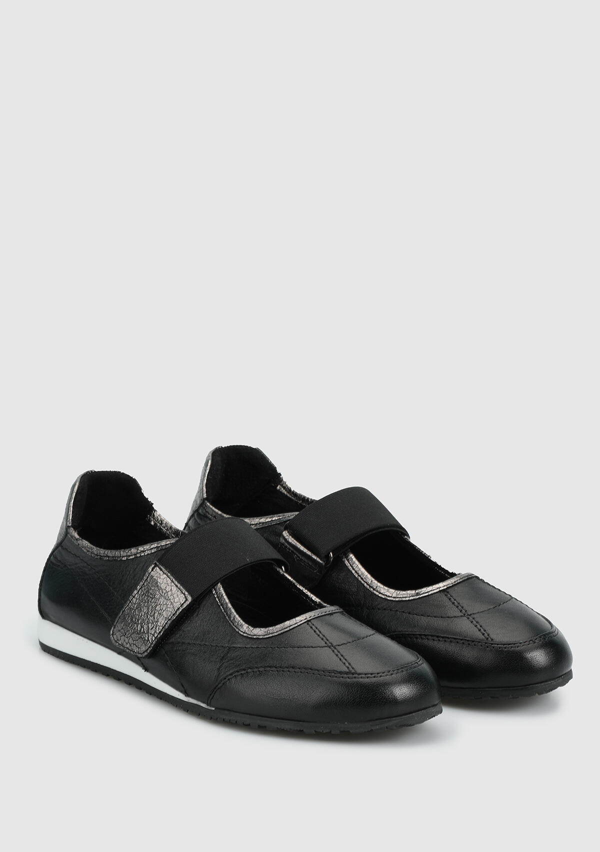 Siyah Deri Kadın Sneaker