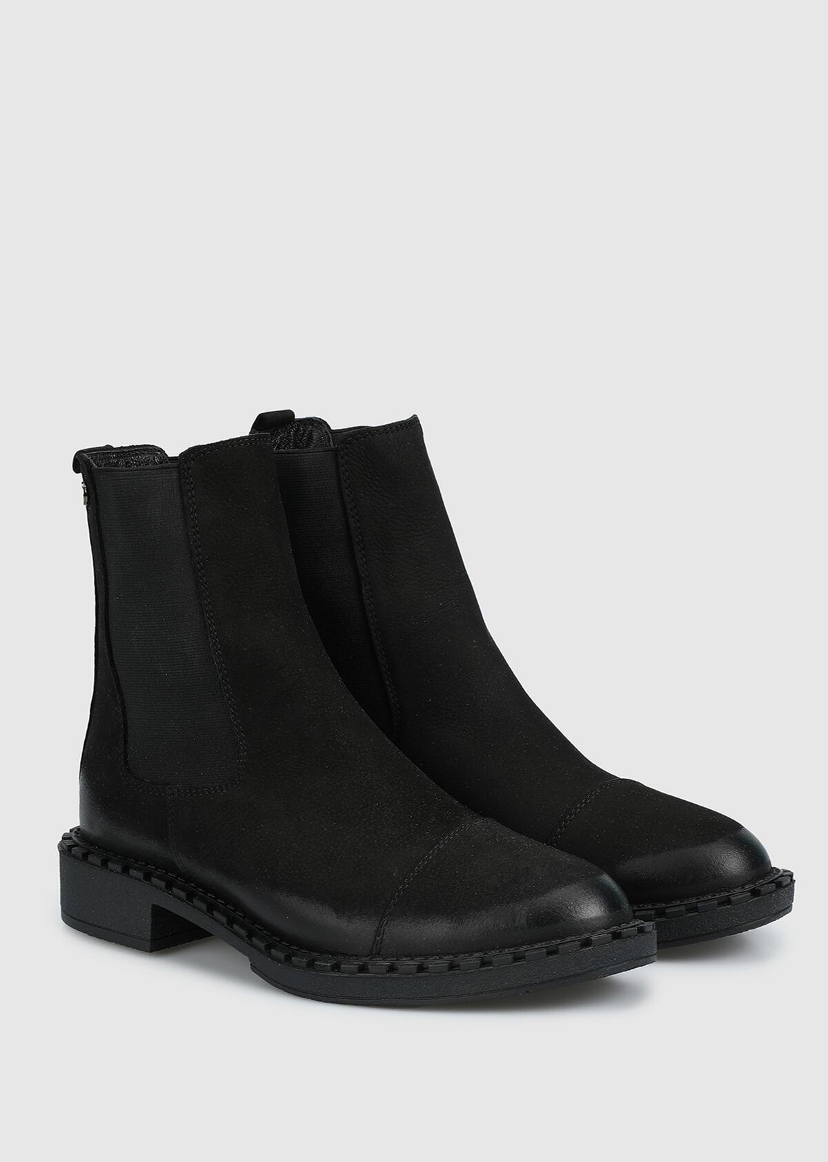 Siyah Deri Kadın Bot