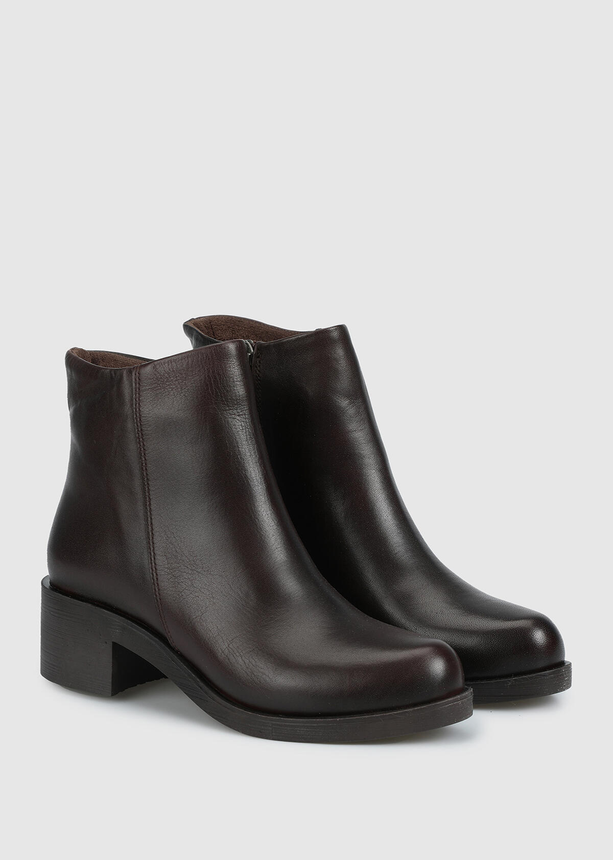 Kahve Deri Kadın Bot