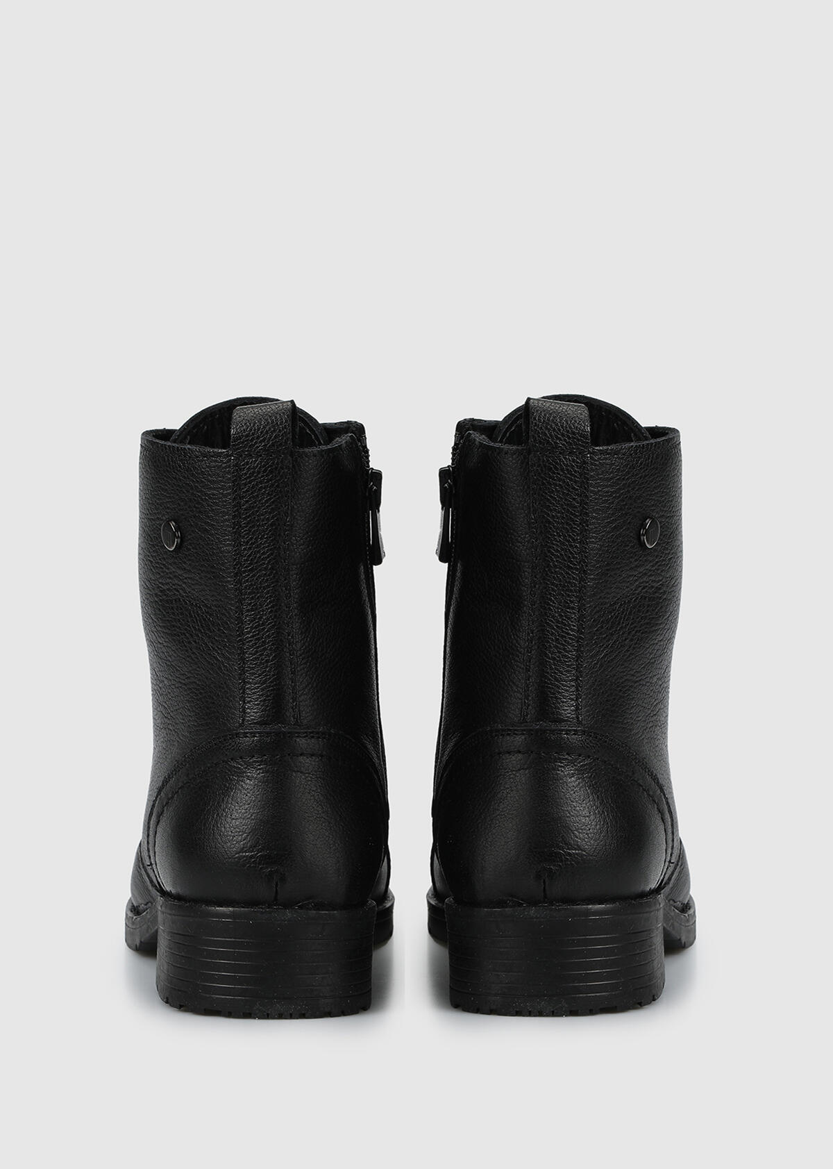 Siyah Deri Kadın Bot