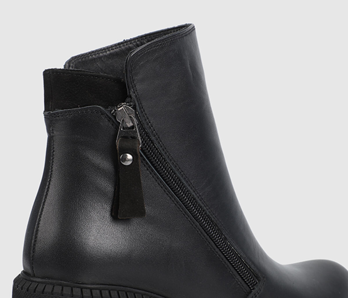 Siyah Deri Kadın Bot