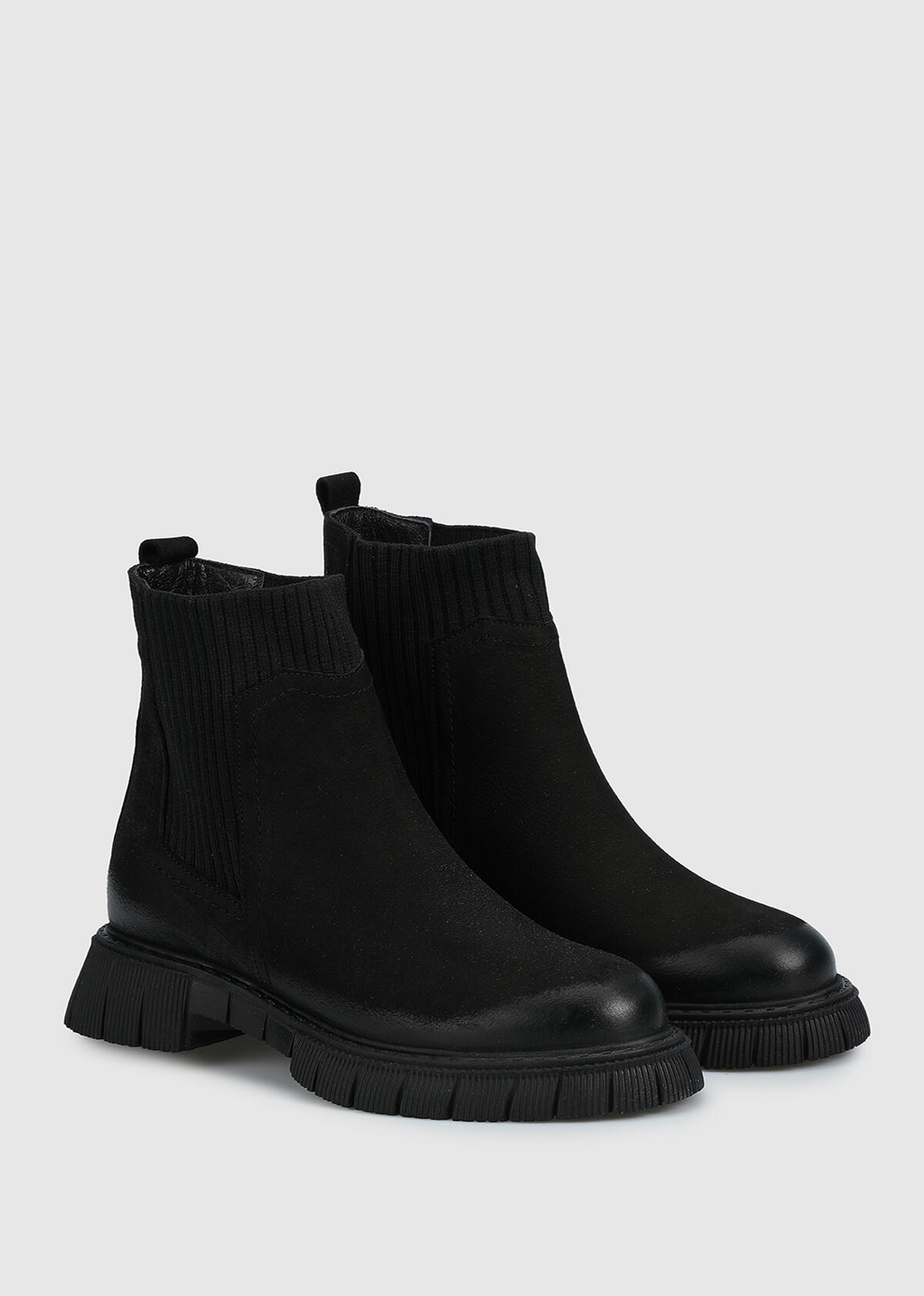 Siyah Deri Kadın Bot