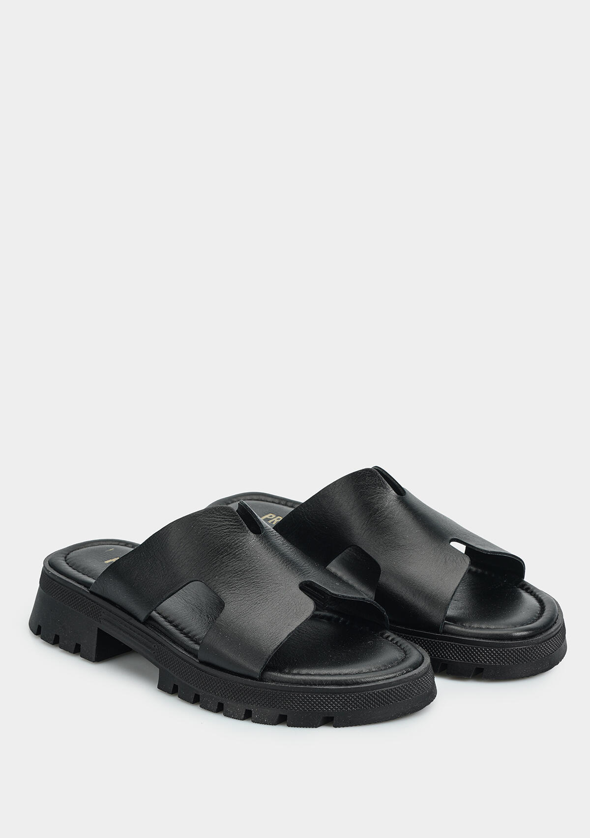 Siyah Deri Kadın Terlik