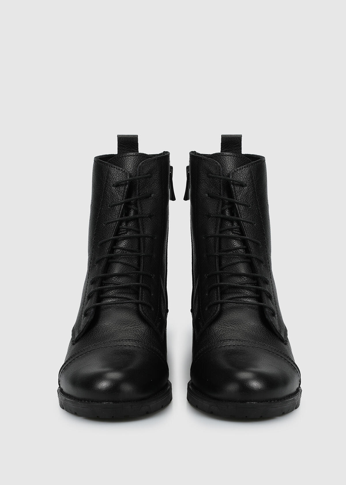 Siyah Deri Kadın Bot