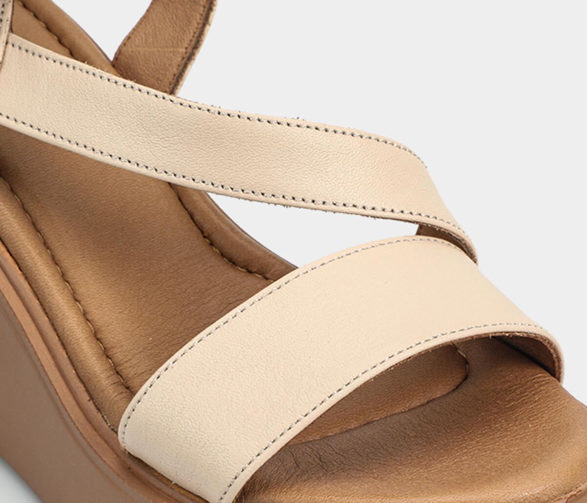 Bej Deri Kadın Topuklu Sandalet