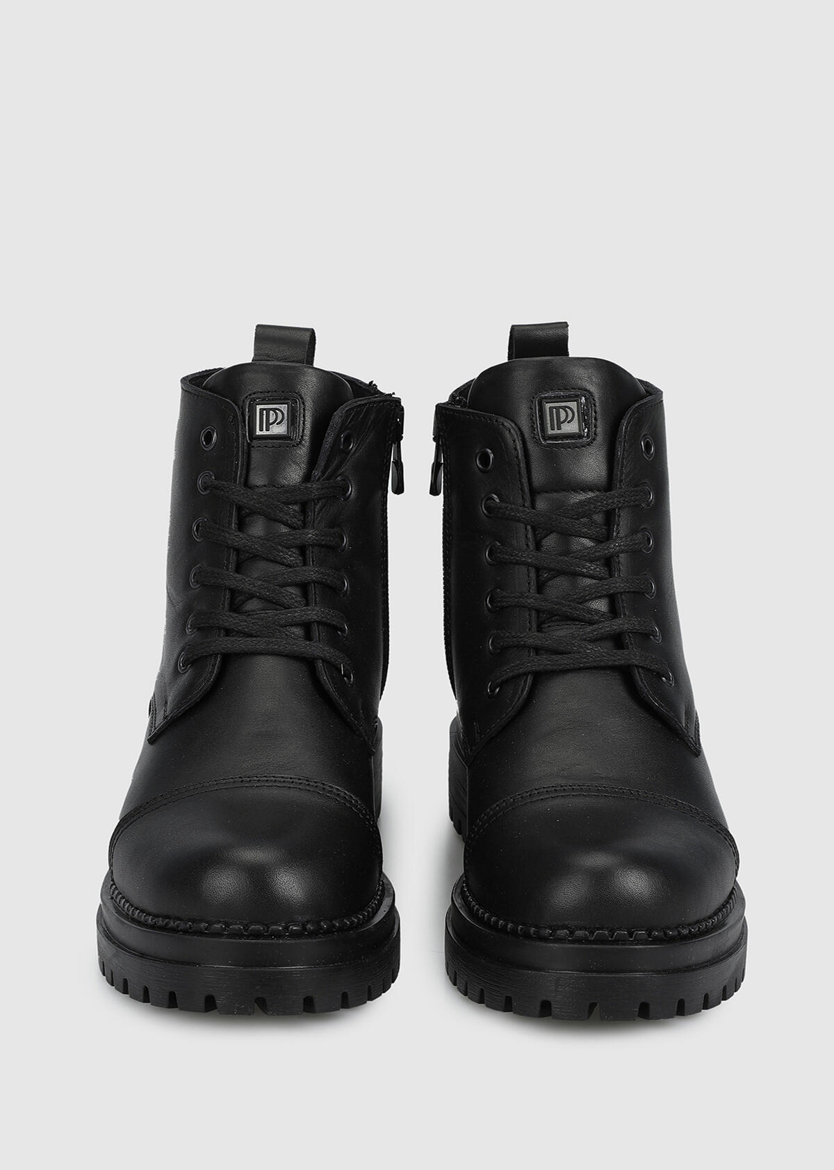 Siyah Deri Kadın Bot