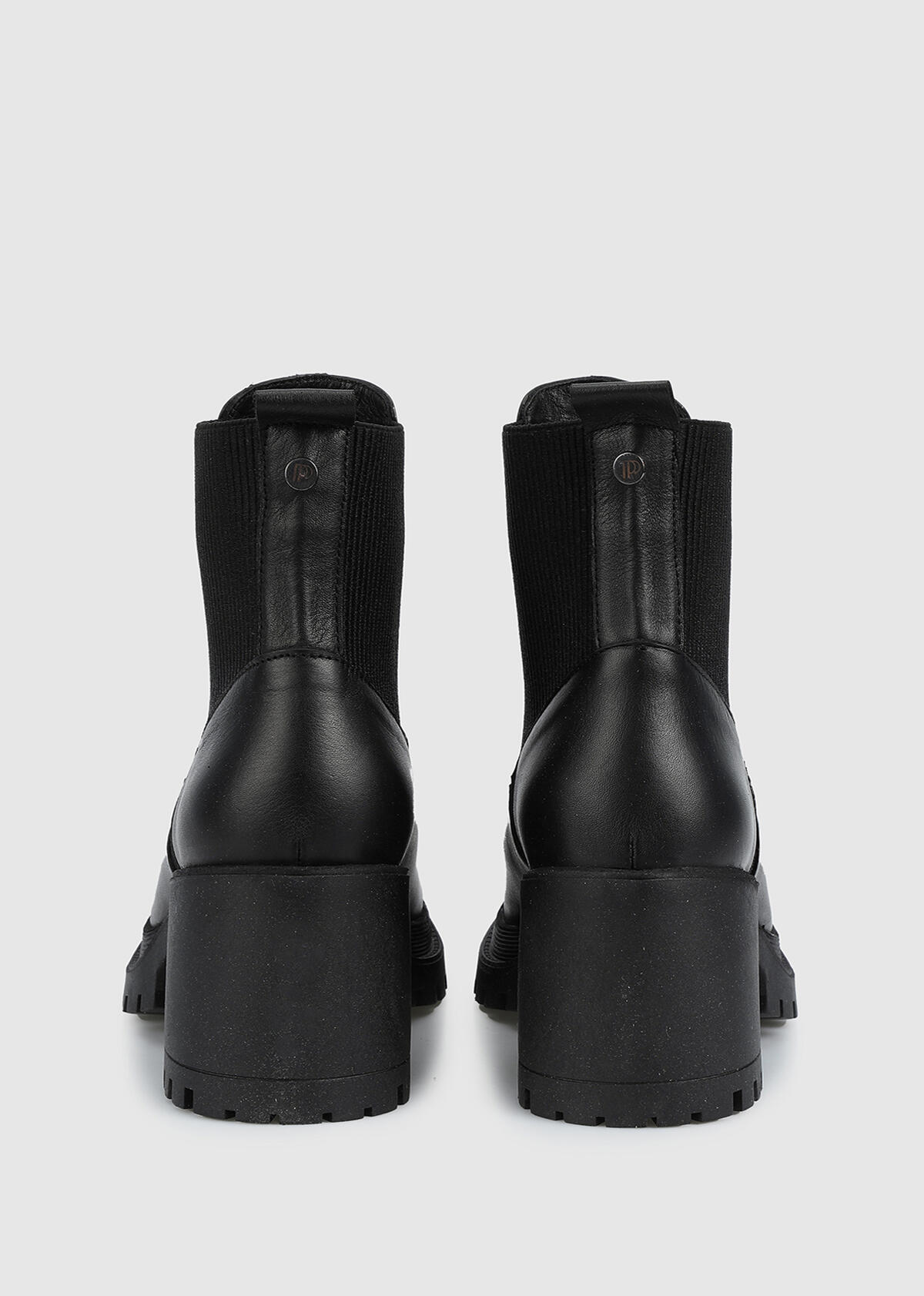 Siyah Deri Kadın Bot