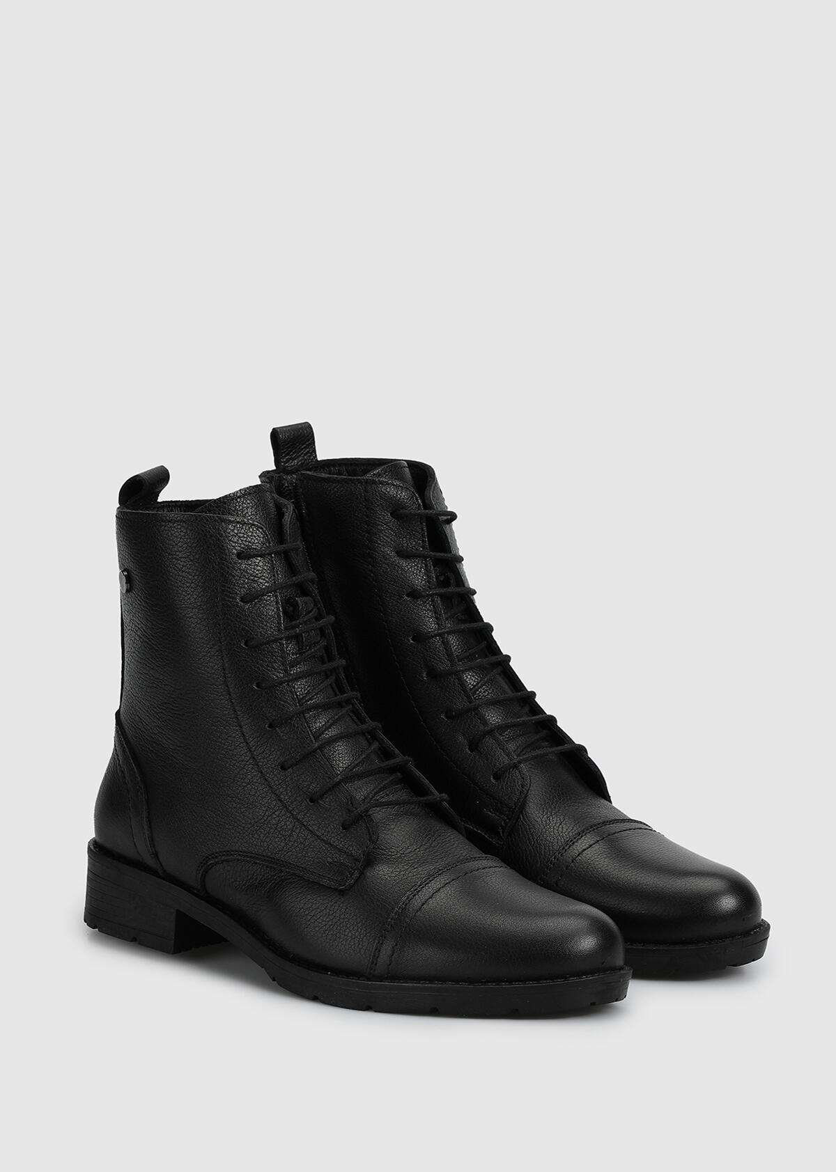 Siyah Deri Kadın Bot